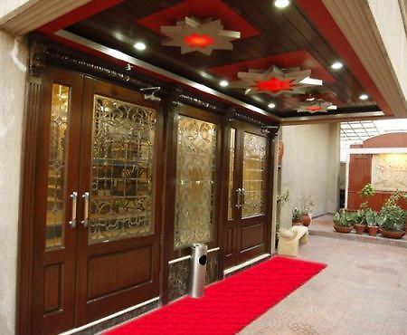 Star Grand Villa New Delhi Buitenkant foto