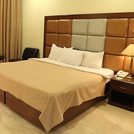 Star Grand Villa New Delhi Buitenkant foto