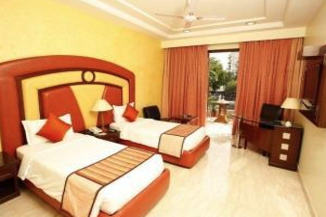 Star Grand Villa New Delhi Buitenkant foto