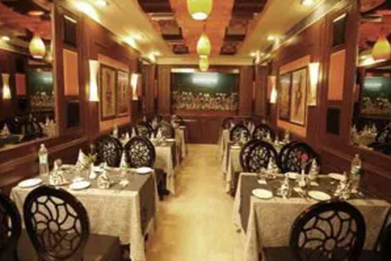 Star Grand Villa New Delhi Buitenkant foto